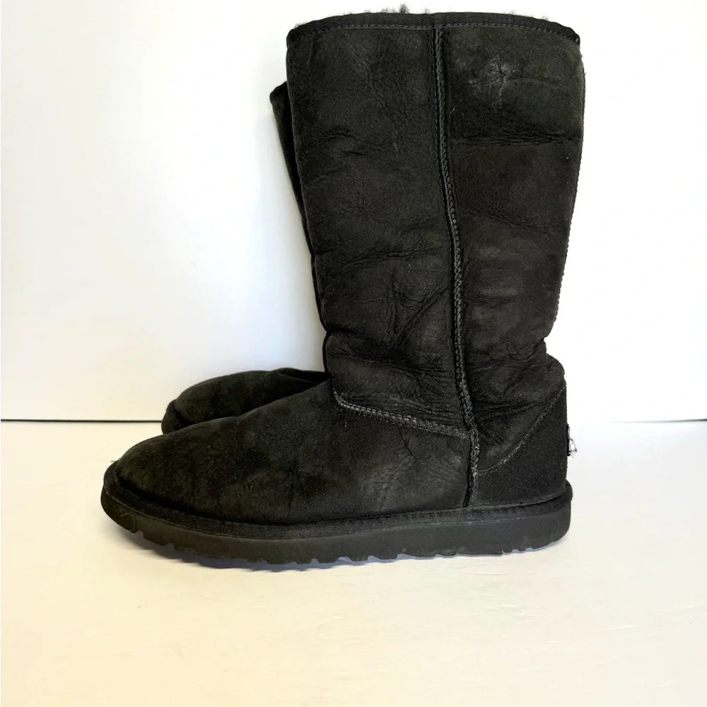 UGG Black Classic Tall Boot Winter Sheepskin Fur Women Size 6
